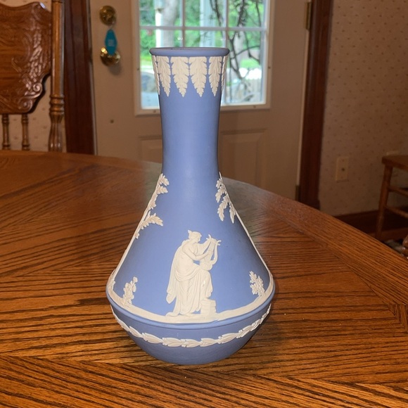 Wedgwood Blue Jasperware 7.5 " Vase - Picture 4 of 8